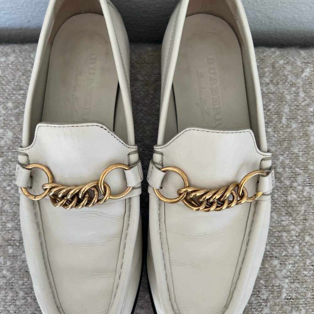 Burberry White Leather Chain Loafers - Picture 7 of 7